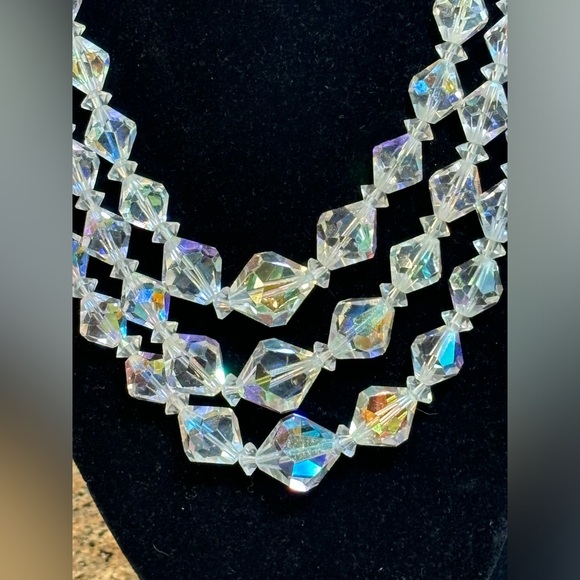 Vintage Triple Strand Aurora Borealis Crystal Faceted Graduated Choker Necklace. - Picture 3 of 7